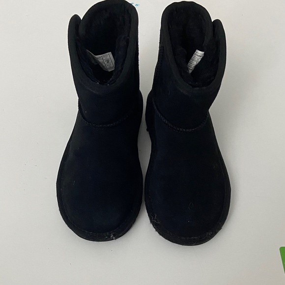 UGG Kids Classic Black Boots - Picture 1 of 4